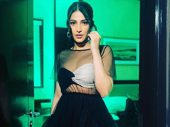 Slick n Stylish Looks Of Shruti Hassan